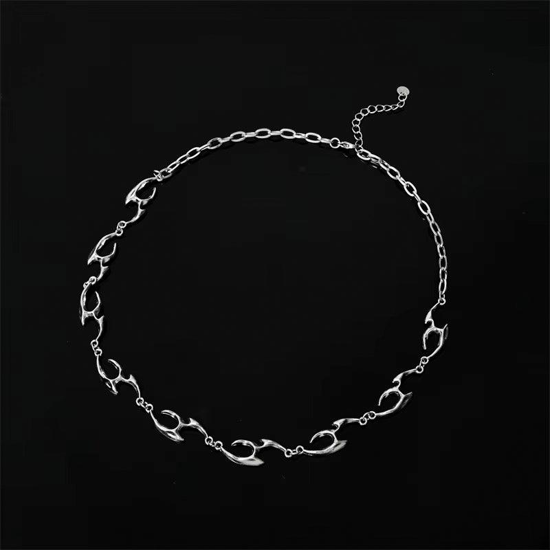 Colar Garras do Abismo